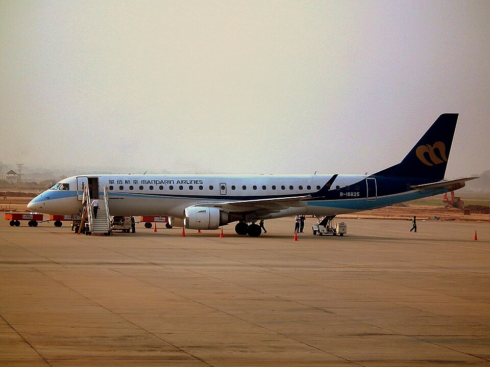 Aircraft registered B-16825