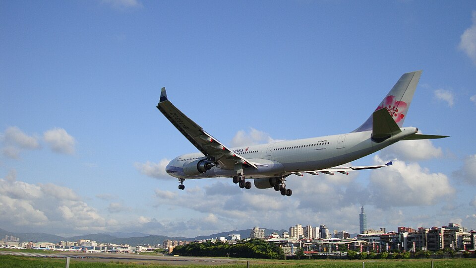 Aircraft registered B-18302