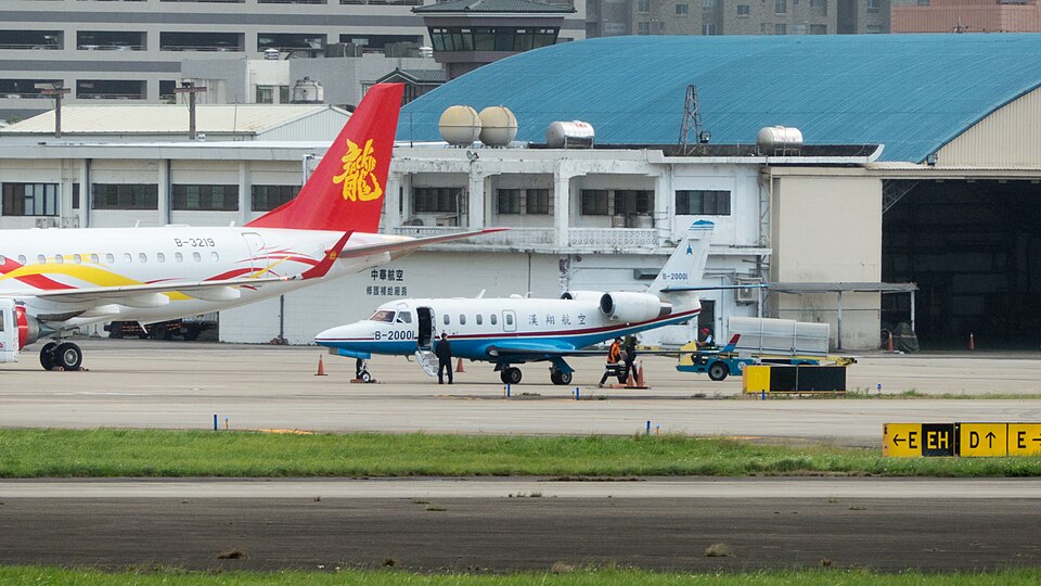 Aircraft registered B-20001