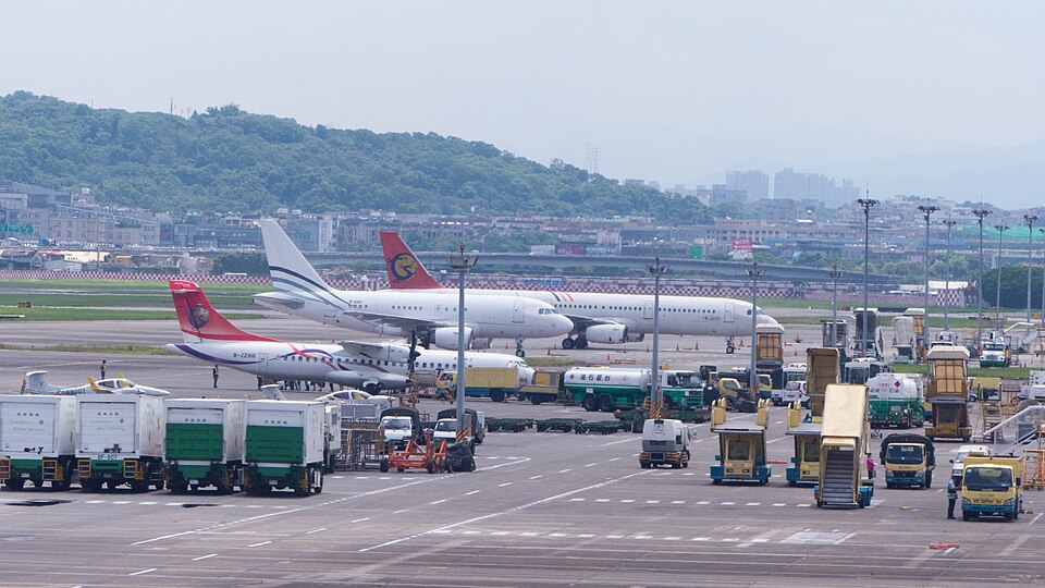 Aircraft registered B-22816