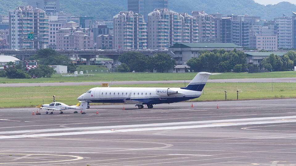 Aircraft registered B-88003