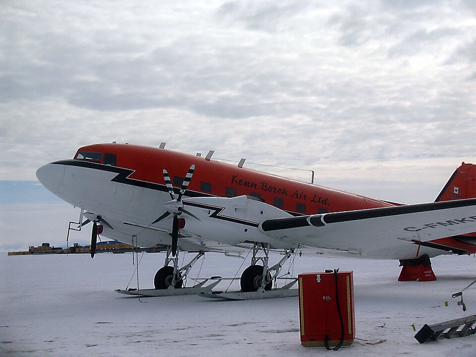 Aircraft registered C-FMKB