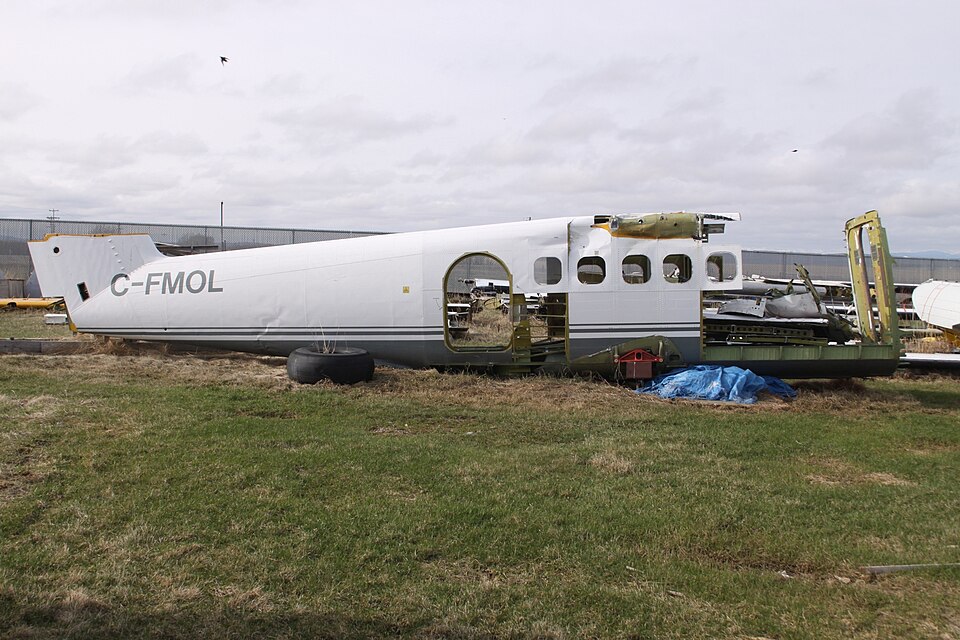 Aircraft registered C-FMOL