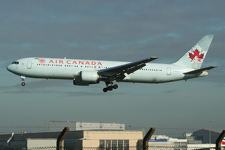Aircraft registered C-GHOZ