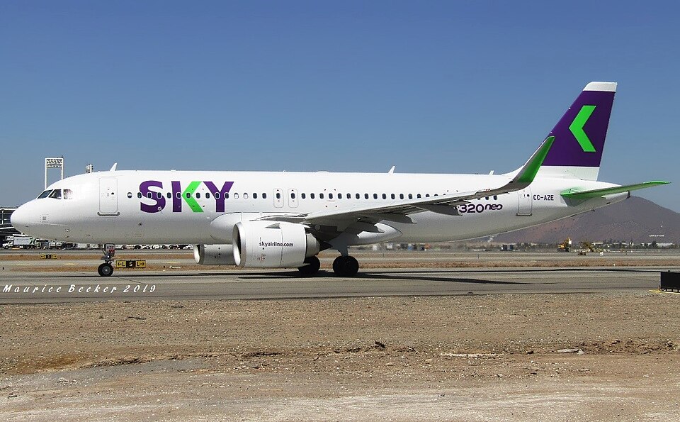 Aircraft registered CC-AZE