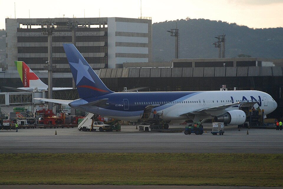 Aircraft registered CC-CRV