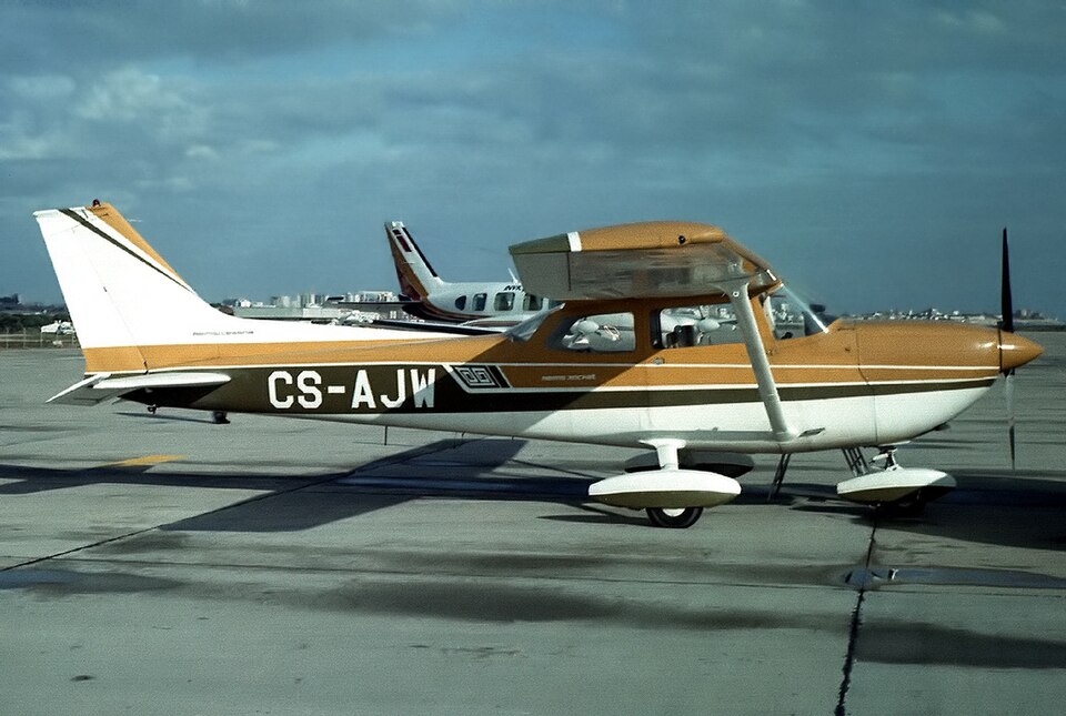 Aircraft registered CS-AJW