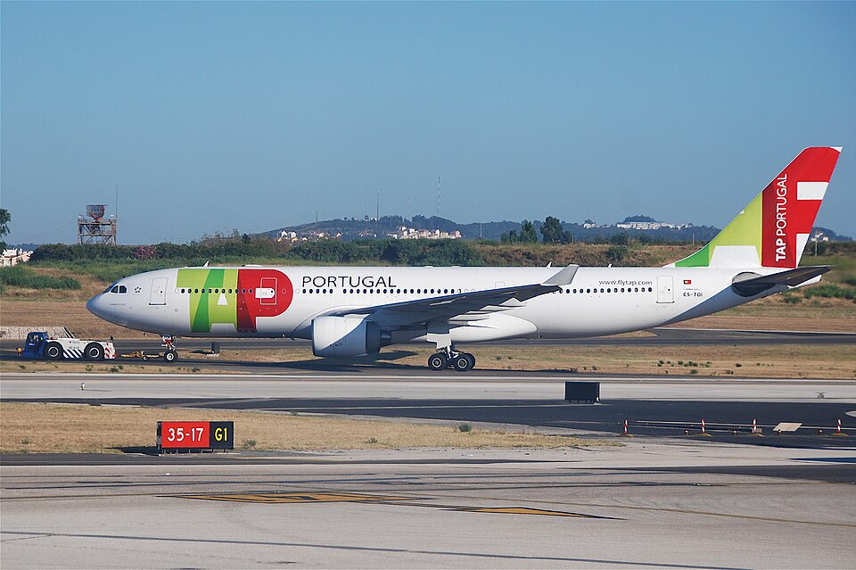Aircraft registered CS-TOI