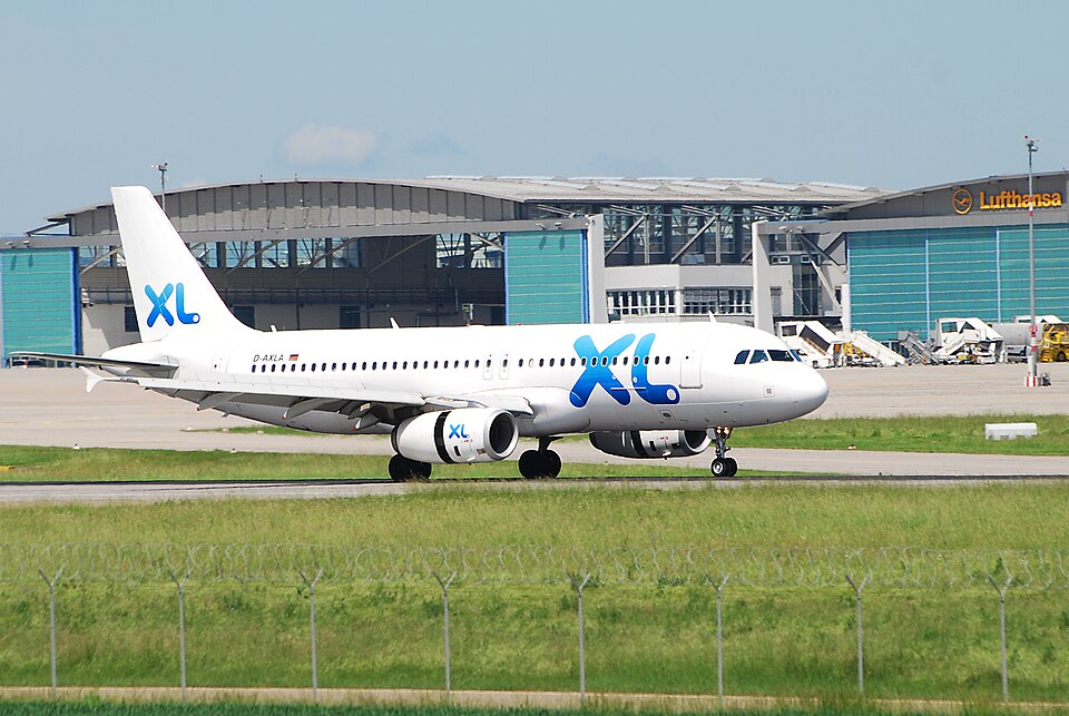 Aircraft registered D-AXLA