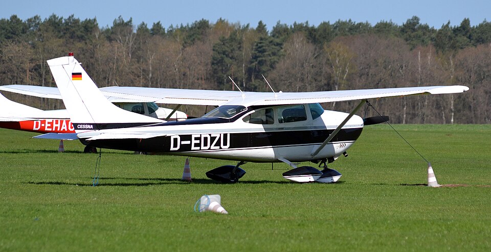 Aircraft registered D-EDZU