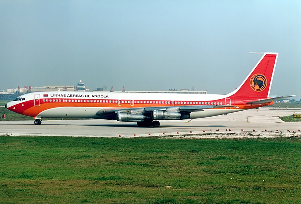 Aircraft registered D2-TOJ