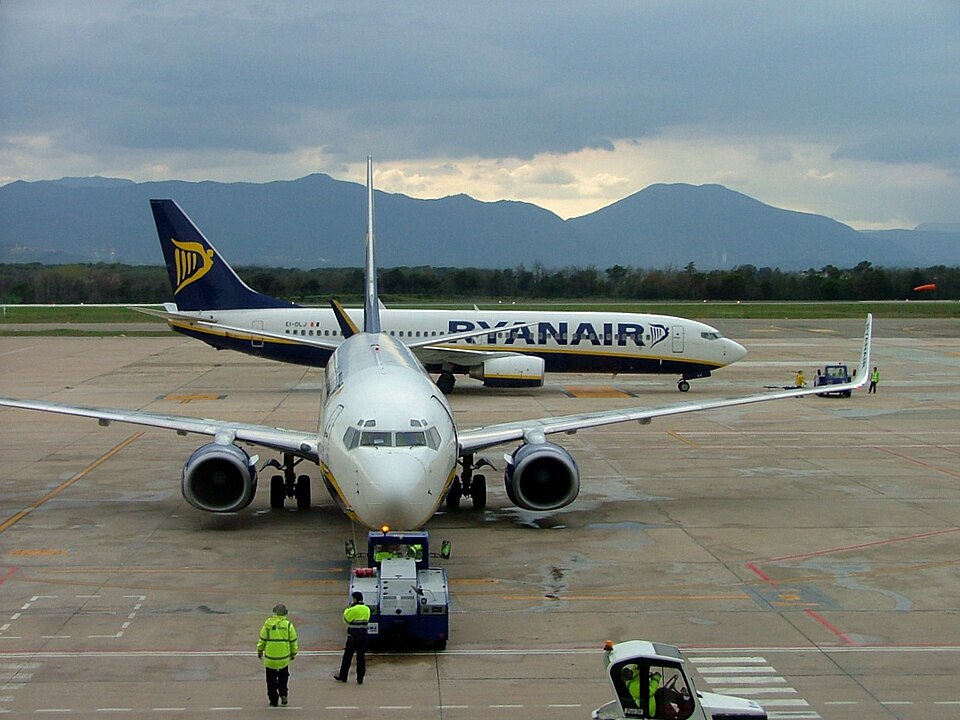 Aircraft registered EI-DLJ