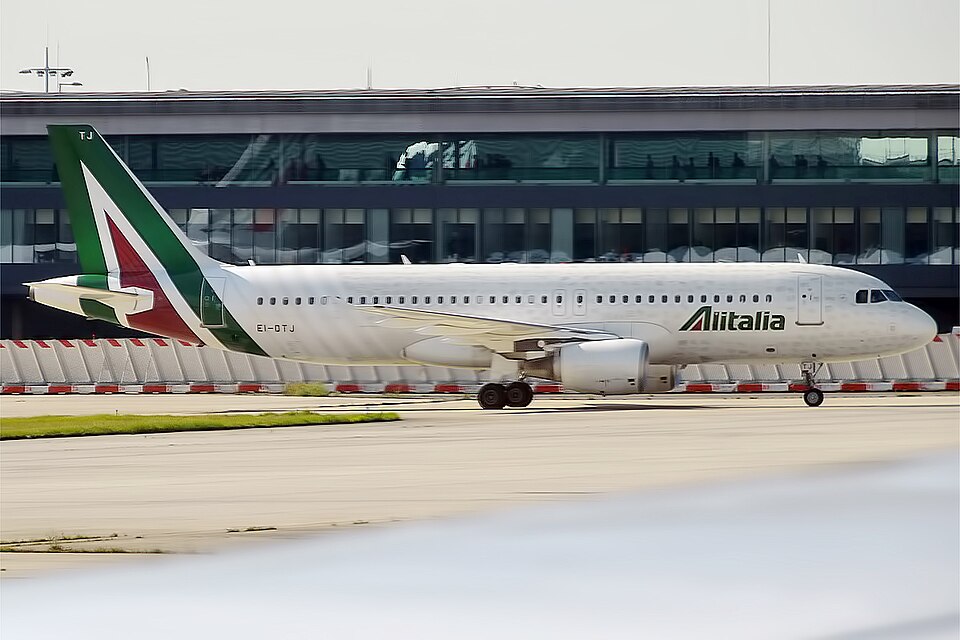 Aircraft registered EI-DTJ