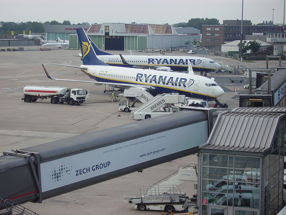 Aircraft registered EI-DWW
