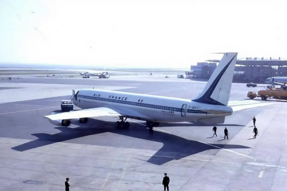 Aircraft registered F-BHST