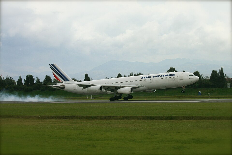 Aircraft registered F-GLZO