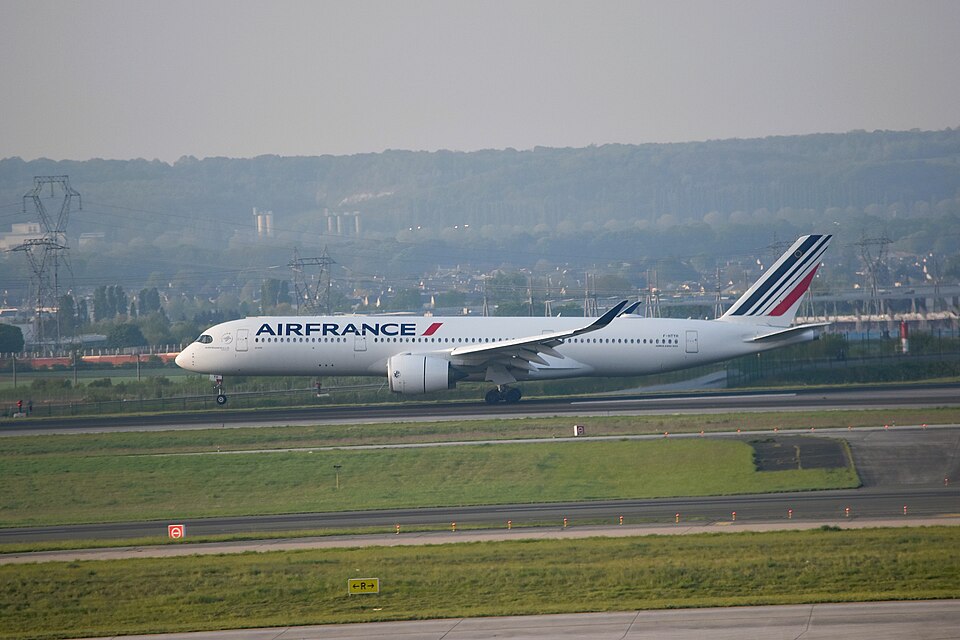 Aircraft registered F-HTYH