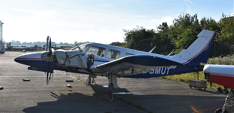 Aircraft registered G-BMUT