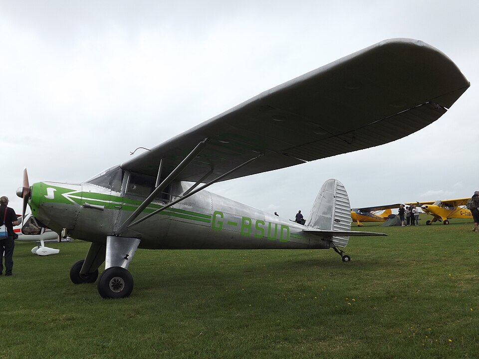 Aircraft registered G-BSUD