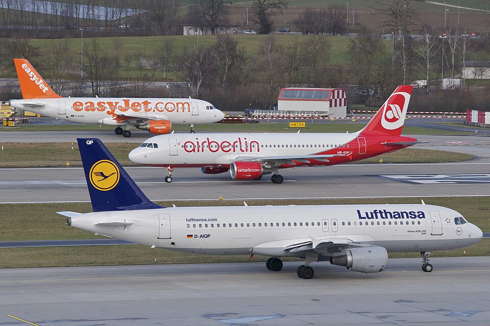 Aircraft registered G-EZEG