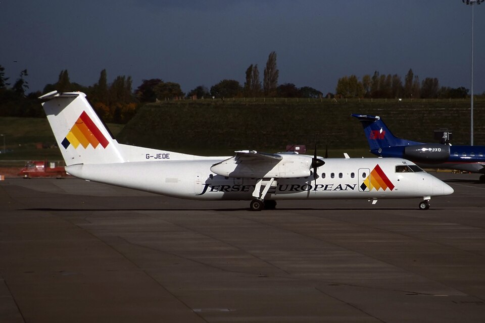 Aircraft registered G-JEDE