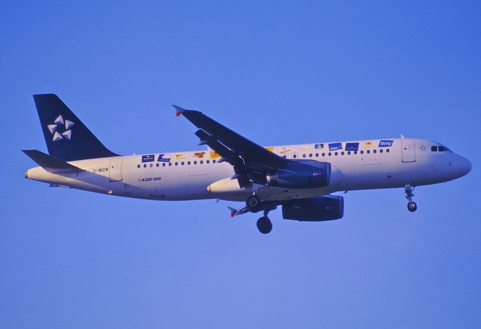 Aircraft registered G-MIDW