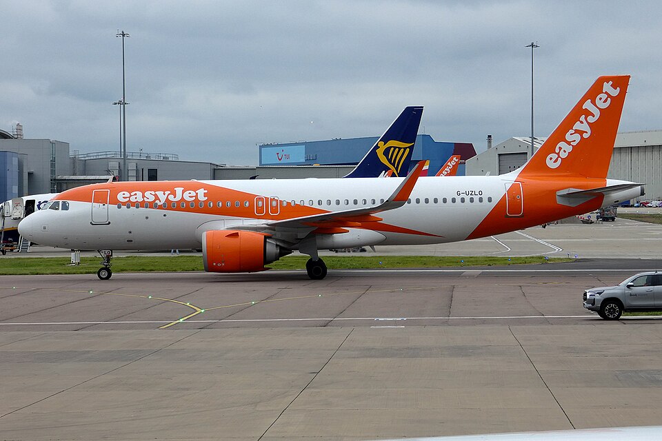 Aircraft registered G-UZLO