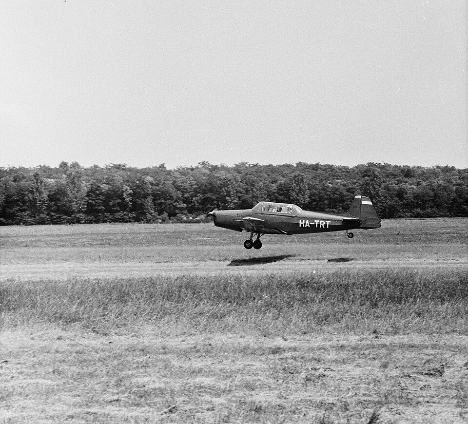 Aircraft registered HA-TRT