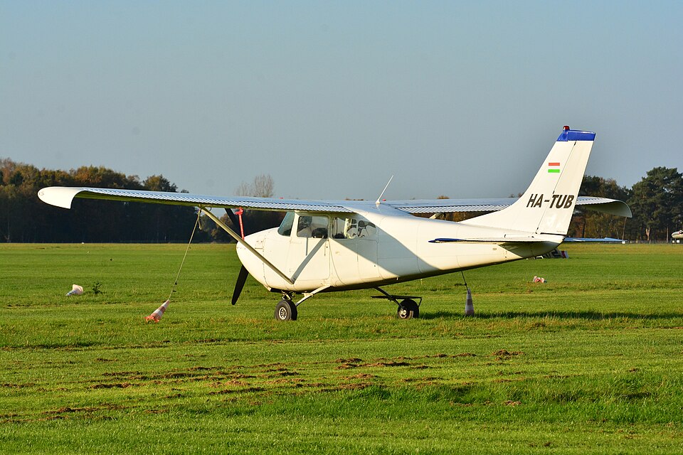 Aircraft registered HA-TUB