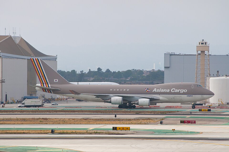 Aircraft registered HL7604