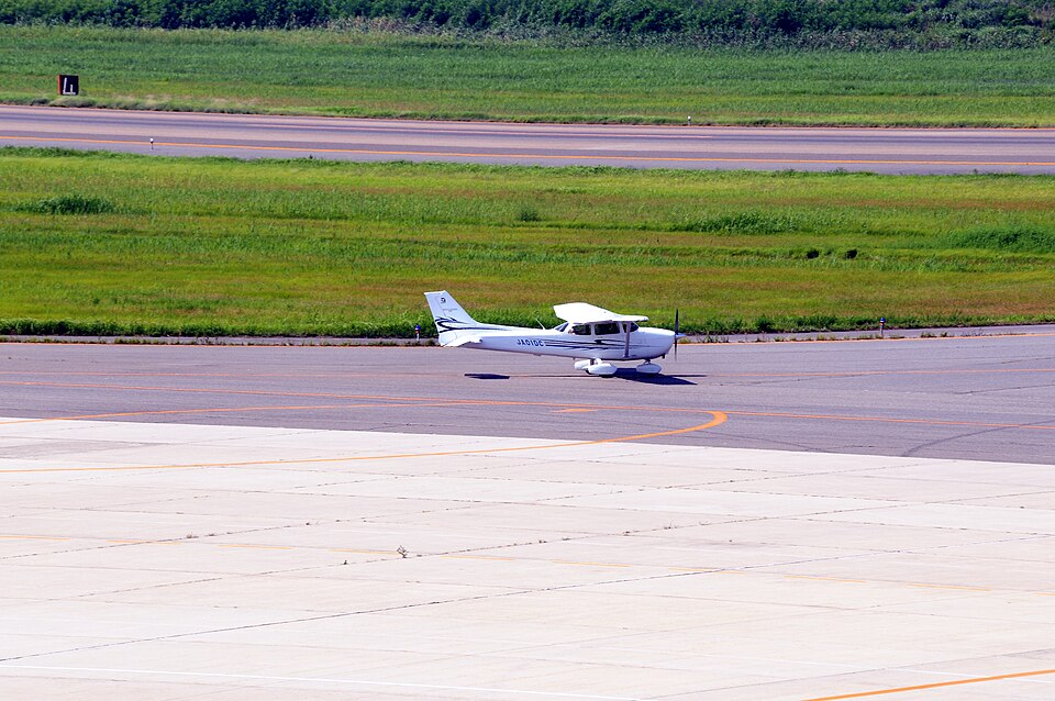 Aircraft registered JA01DC