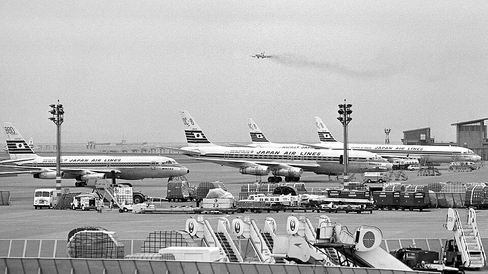 Aircraft registered JA8013