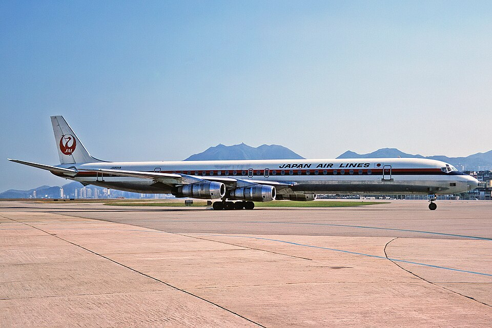 Aircraft registered JA8048