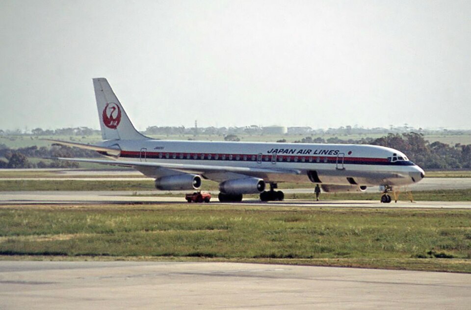 Aircraft registered JA8051