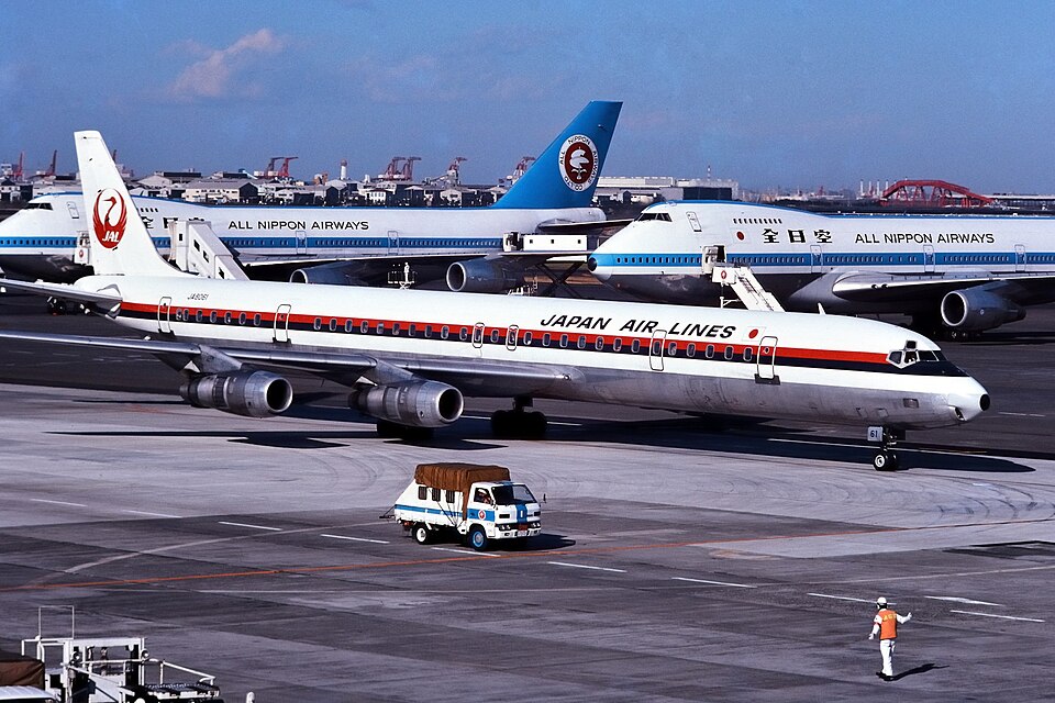 Aircraft registered JA8061