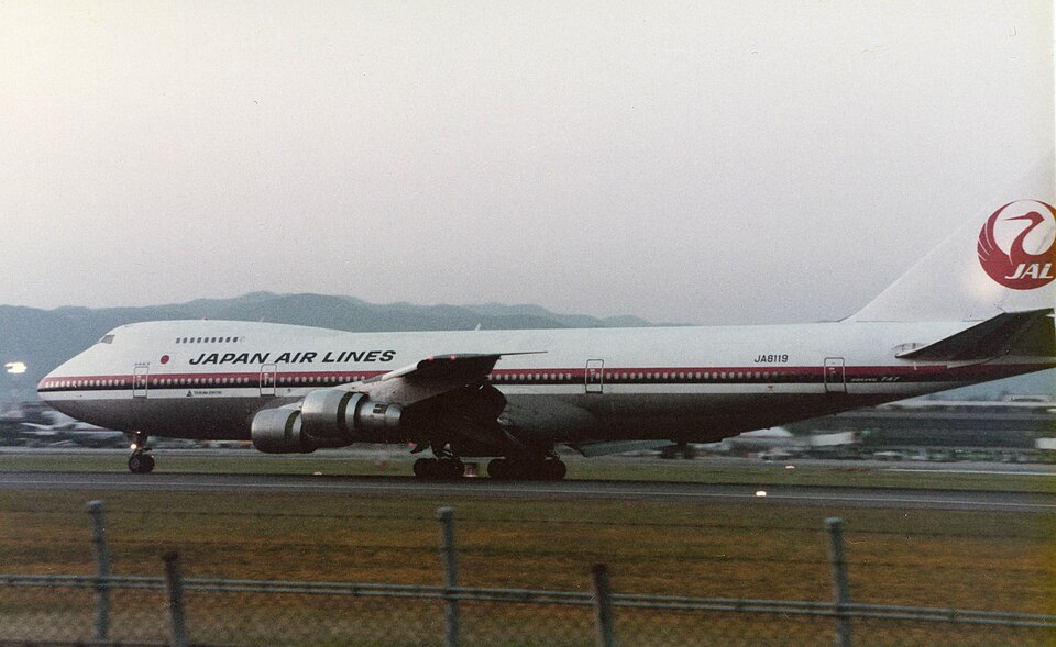 Aircraft registered JA8119