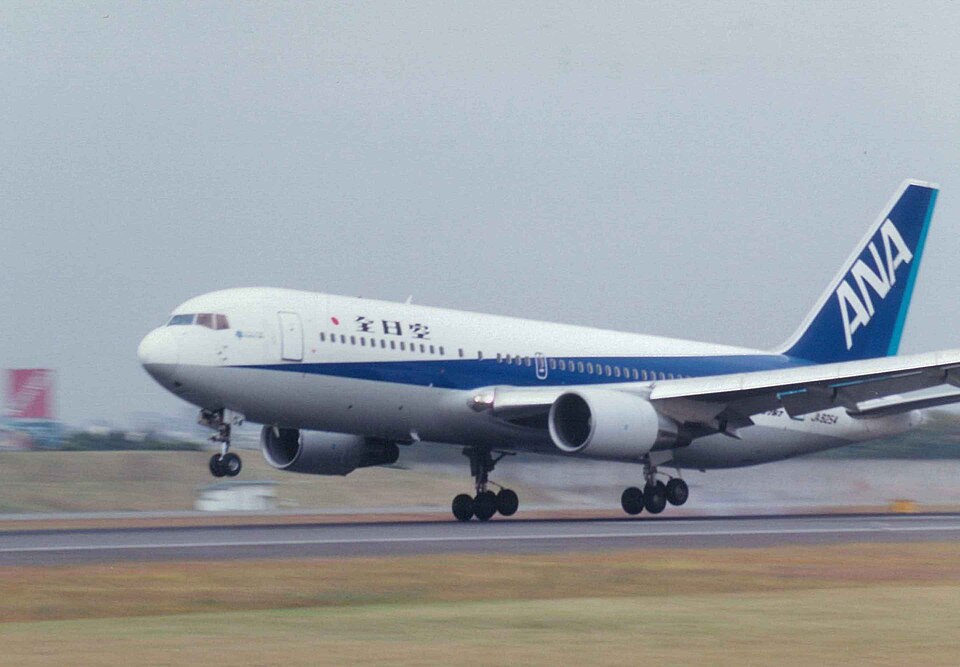 Aircraft registered JA8254