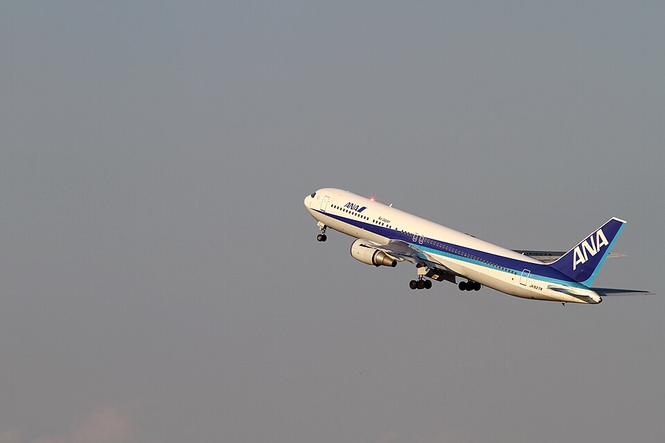 Aircraft registered JA8274