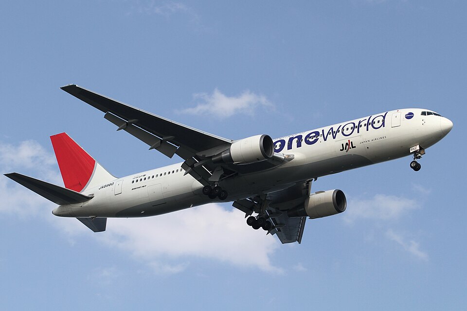 Aircraft registered JA8980