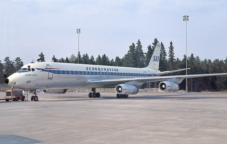 Aircraft registered LN-MOO