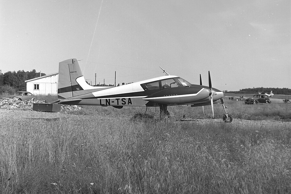 Aircraft registered LN-TSA