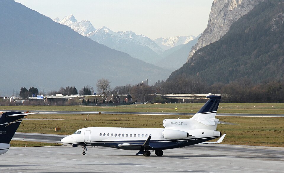 Aircraft registered M-FALZ