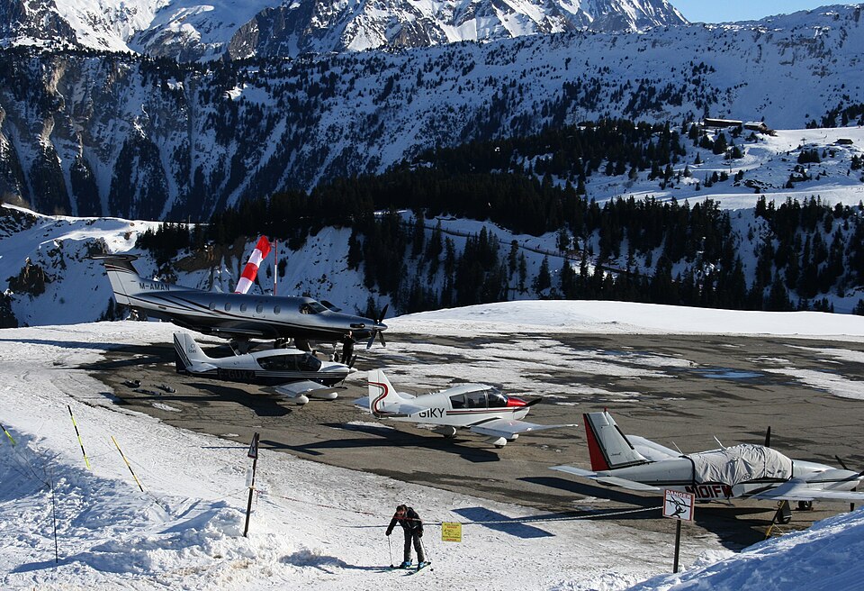 Aircraft registered N101FM
