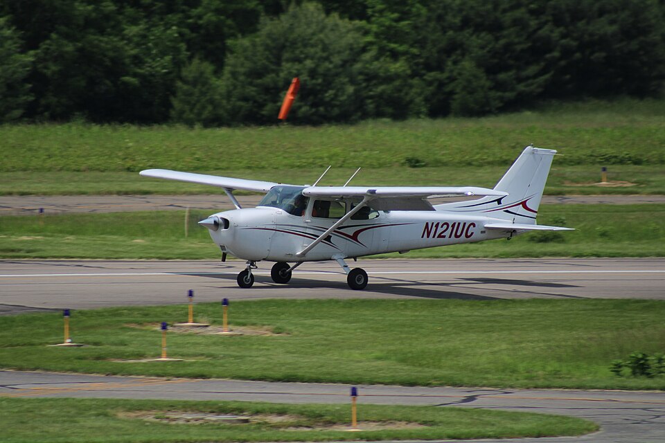 Aircraft registered N121UC