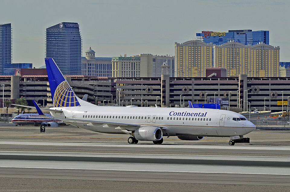 Aircraft registered N12221