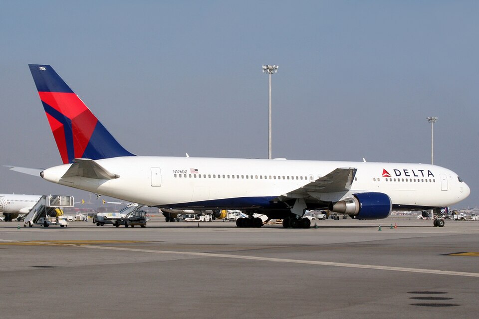 Aircraft registered N176DZ
