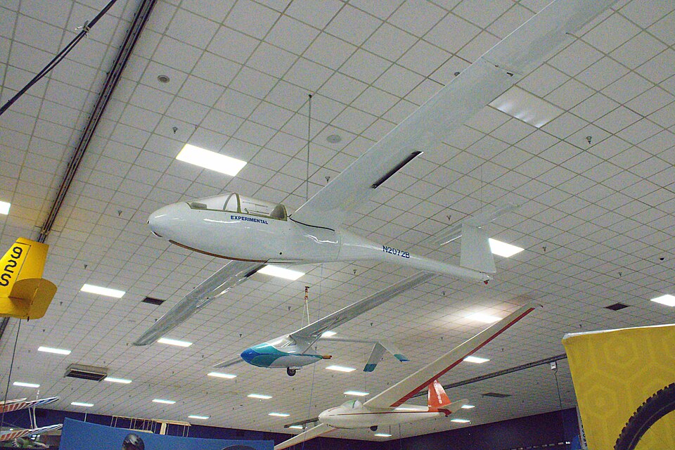 Aircraft registered N2072B