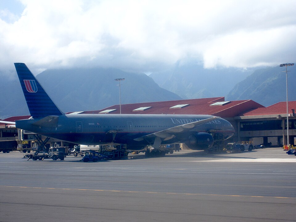 Aircraft registered N213UA