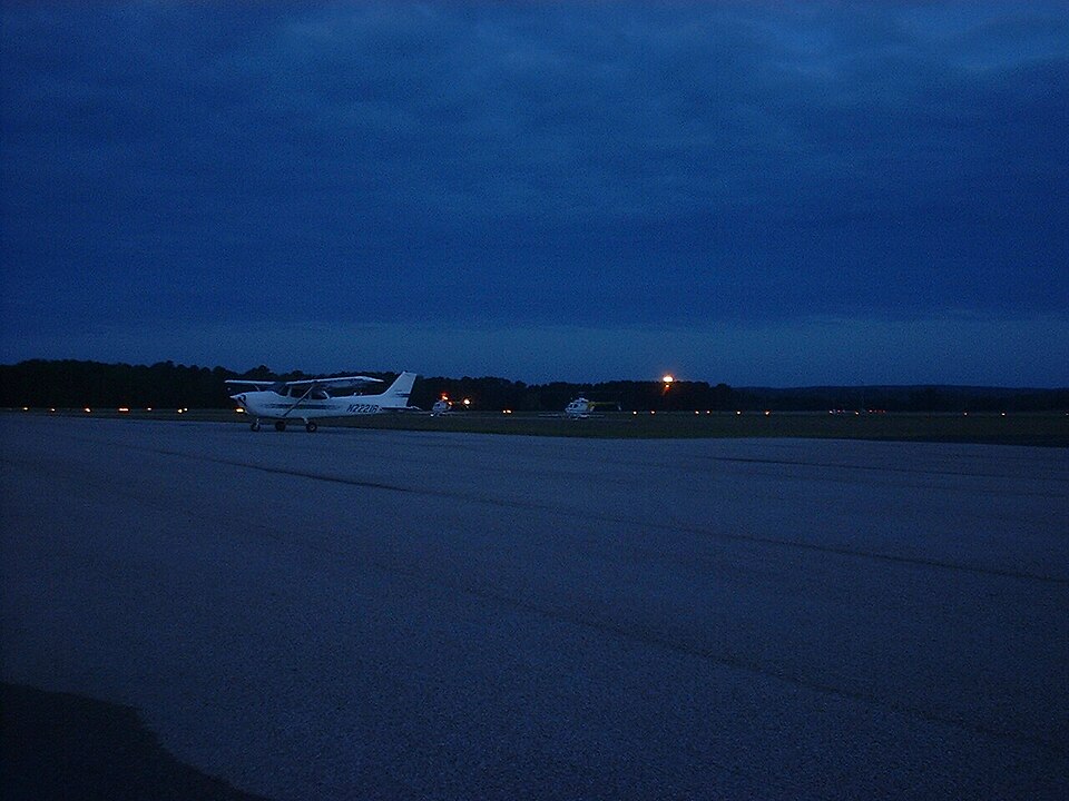 Aircraft registered N2221R