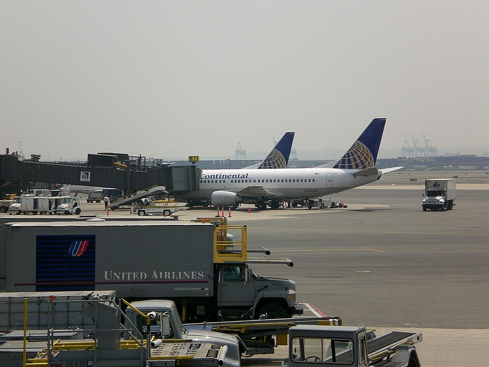 Aircraft registered N24633